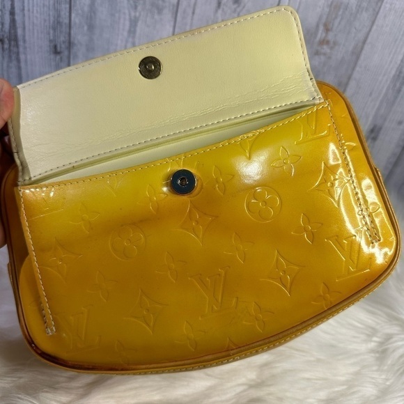 LOUIS VUITTON vernis beltbag / bumbag in mustard - Picture 8 of 17